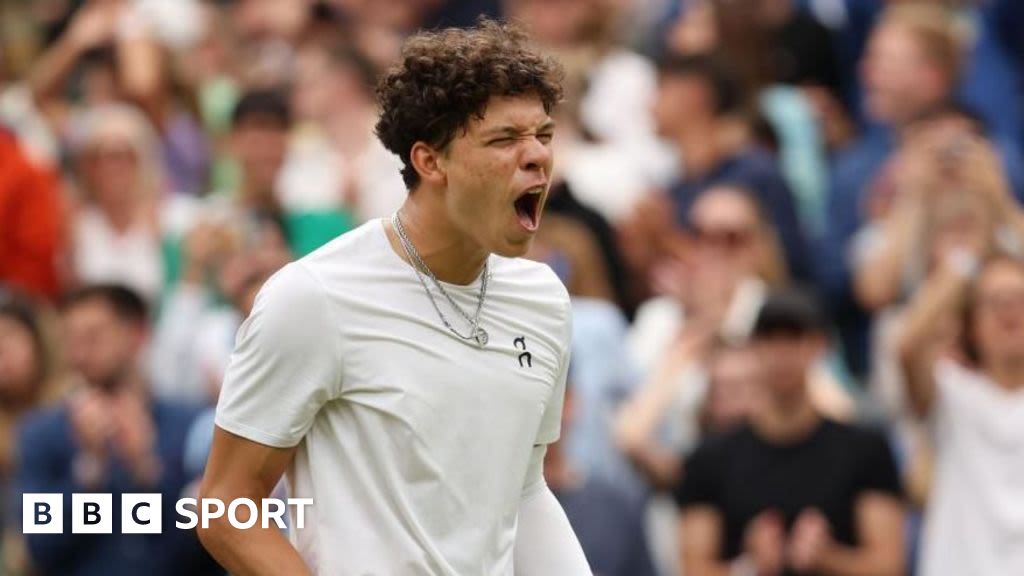 Wimbledon 2024 results: Ben Shelton beats Denis Shapovalov to reach fourth round