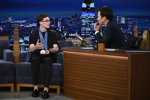 ‘Pommel horse guy’ Stephen Nedoroscik of Worcester solves a Rubik’s Cube in 15 seconds on ‘The Tonight Show’ - The Boston Globe