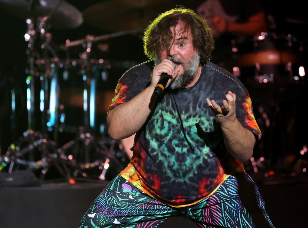 Tenacious D Covered Oasis' "Champagne Supernova" In Brighton: Watch