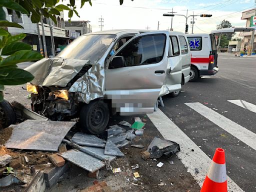 嘉義東石小貨車與休旅車相撞 釀1死3傷