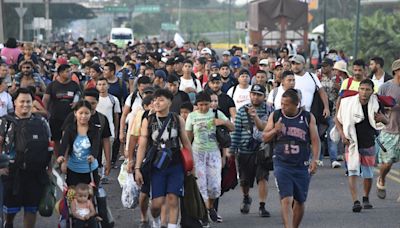 A group of 2,000 migrants advance through southern Mexico in hopes of reaching the US