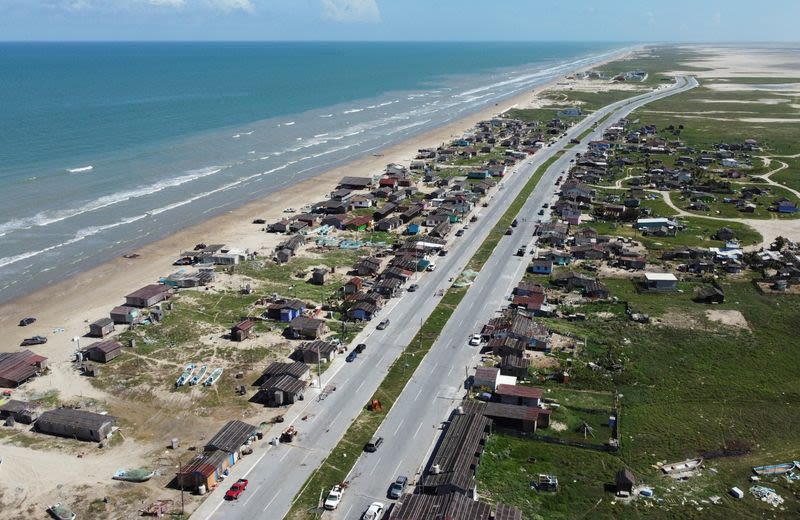 Storm Beryl heads for Texas, may regain hurricane force