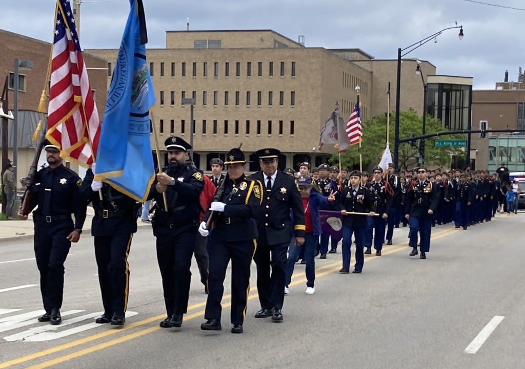 Waukegan marks Memorial Day with parade, ceremony; ‘Freedom is not free’