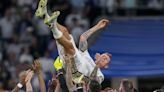Real Madrid | Toni Kroos vive emotivo homenaje de despedida en el Estadio Santiago Bernabéu (VIDEO)