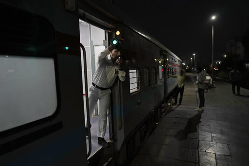 Indian voters dissect Modi's politics while traversing the country by train - The Morning Sun