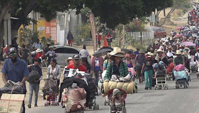Caravana de 600 migrantes no se rinde pese a segunda onda de calor y llega a Oaxaca
