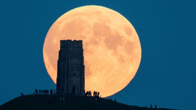 What Time Is Tonight’s Super Harvest Moon Eclipse?