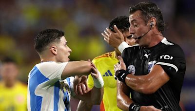 “Difícil jugar contra Argentina y contra el árbitro”: en Colombia arremeten contra Raphael Claus tras caer en la final de la Copa América - La Tercera