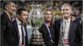 El emotivo ingreso de Oscar Ruggeri y Claudio Caniggia con el trofeo de la Copa América