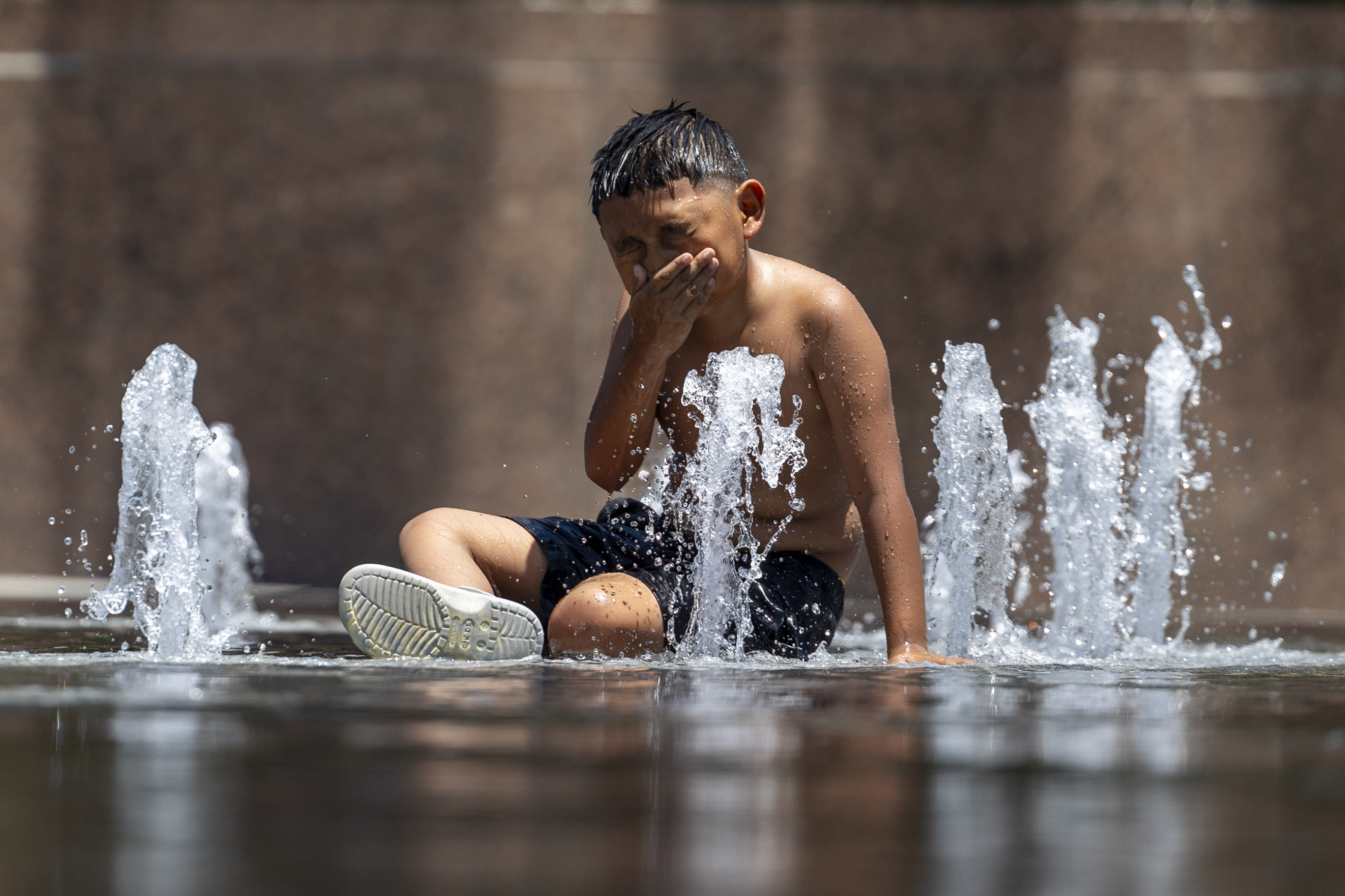 Triple-digit heat wave continues to broil Southern California