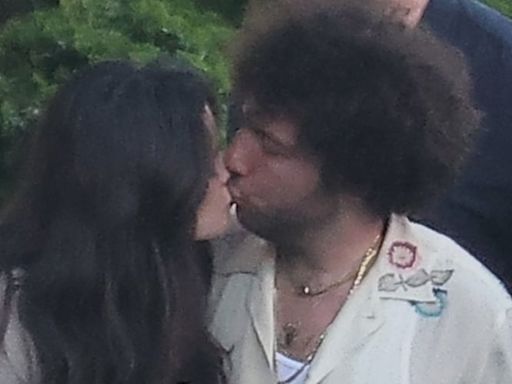 Selena Gomez & Benny Blanco Share Sweet Kiss During Date Night in Malibu