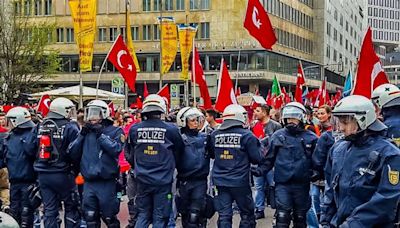 Rechtsextreme Türken mit Verein in Esslingen Die mit den Grauen Wölfen tanzen