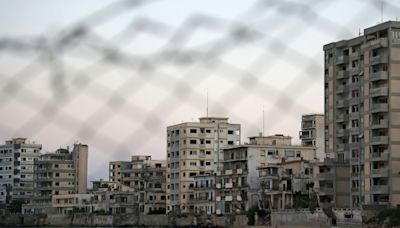 A Chypre, la cité fantôme de Varosha attend de reprendre vie