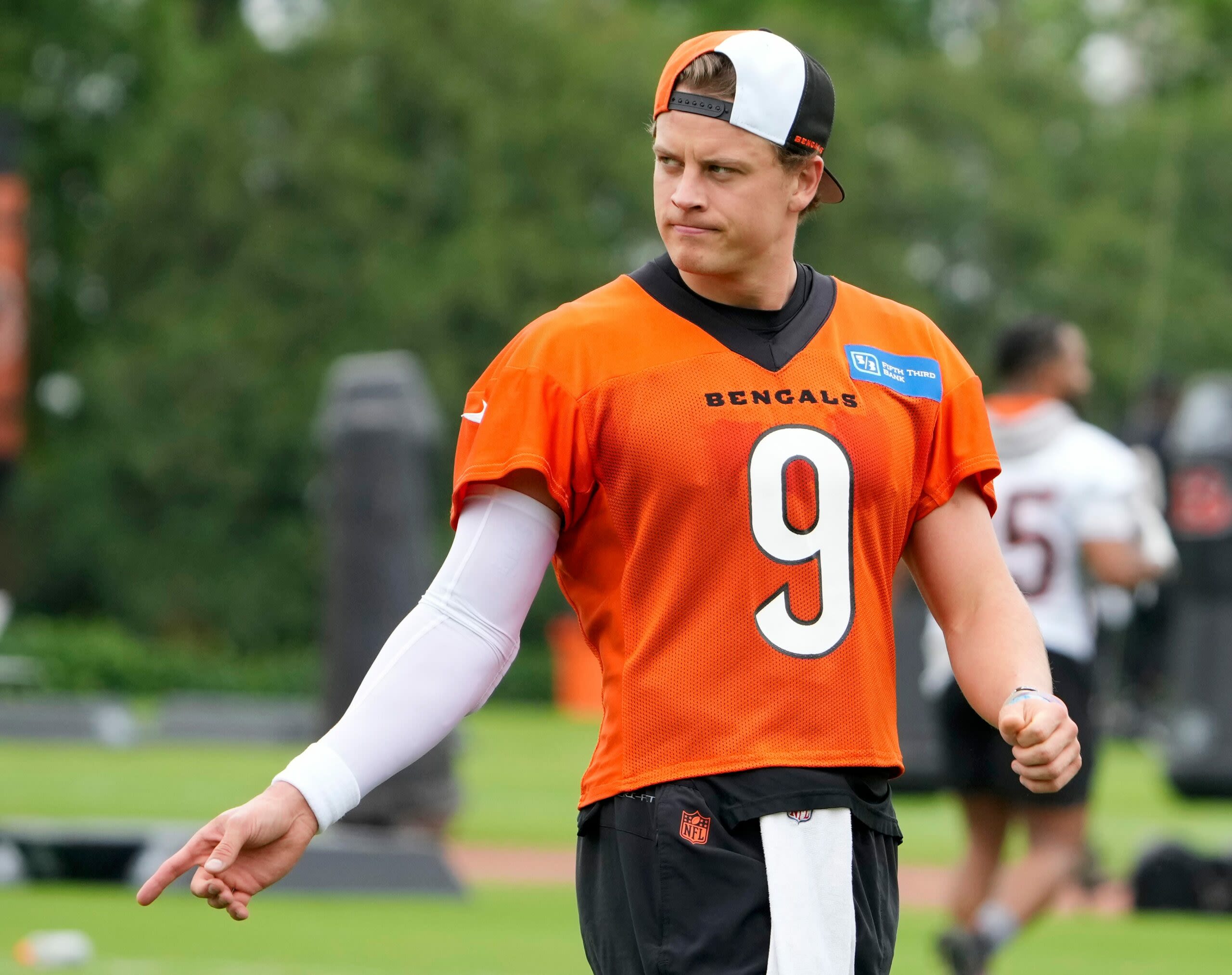 Bengals say Joe Burrow isn’t on pitch count as injury comeback continues