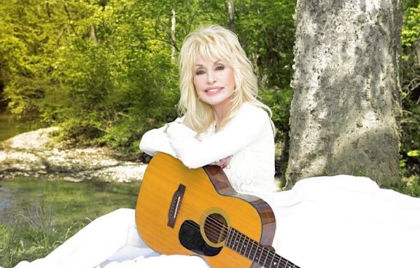 Dolly Parton's Broadway Musical Snags Tony-Winning Director