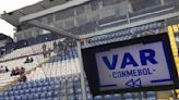 FIFA cambiará reglas del VAR: Jugadores y DT podrán exigir revisión de polémicas