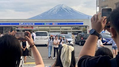 繼掛黑布阻拍富士山 富士河口湖町擬開徵住宿稅、目標最快2026年度引入