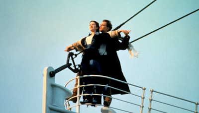 “Un cauchemar” : pourquoi Kate Winslet n’a pas aimé tourner la scène du baiser avec Leonardo DiCaprio dans Titanic ?