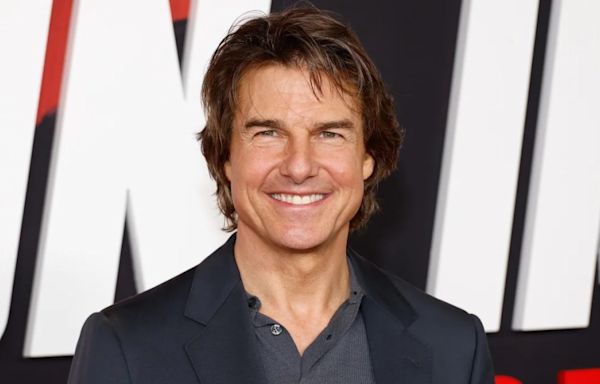 Tom Cruise Trades Friendship Bracelets, Dances to ‘Shake It Off’ at Taylor Swift UK Show | Video