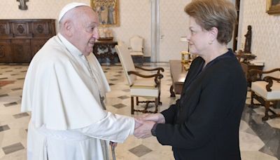 Papa Francisco recebe ex-presidente Dilma Rousseff no Vaticano