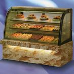 鑫忠廚房設備-餐飲設備：五尺落地型弧形蛋糕櫃-賣場有西餐爐-烤箱-水槽-工作檯