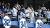 'El Toro' Valenzuela es inmortalizado en Dodger Stadium; Dodgers retiran el número 34