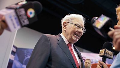 Buffett's Berkshire Hathaway plans more yen-denominated bonds