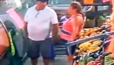 VIDEO: Capta a pareja robando cartera en una frutería de Torreón
