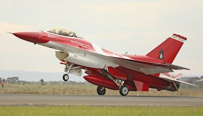 新加坡一架F-16戰機訓練中墜毀 空軍暫停訓練開展調查