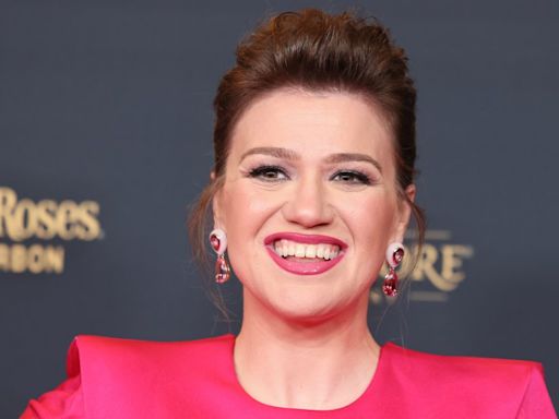 Kelly Clarkson 'Won't be Deterred' From Post-Weight Loss Body Goals