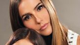 Filha de Deborah Secco impressiona em novas fotos com a mãe: 'Gêmeas'