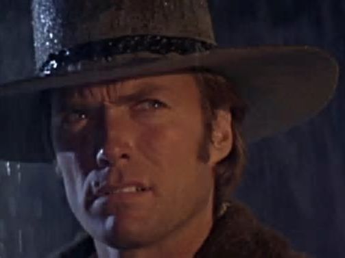 La película que avergüenza a Clint Eastwood y por la que escapó del set en medio de las grabaciones