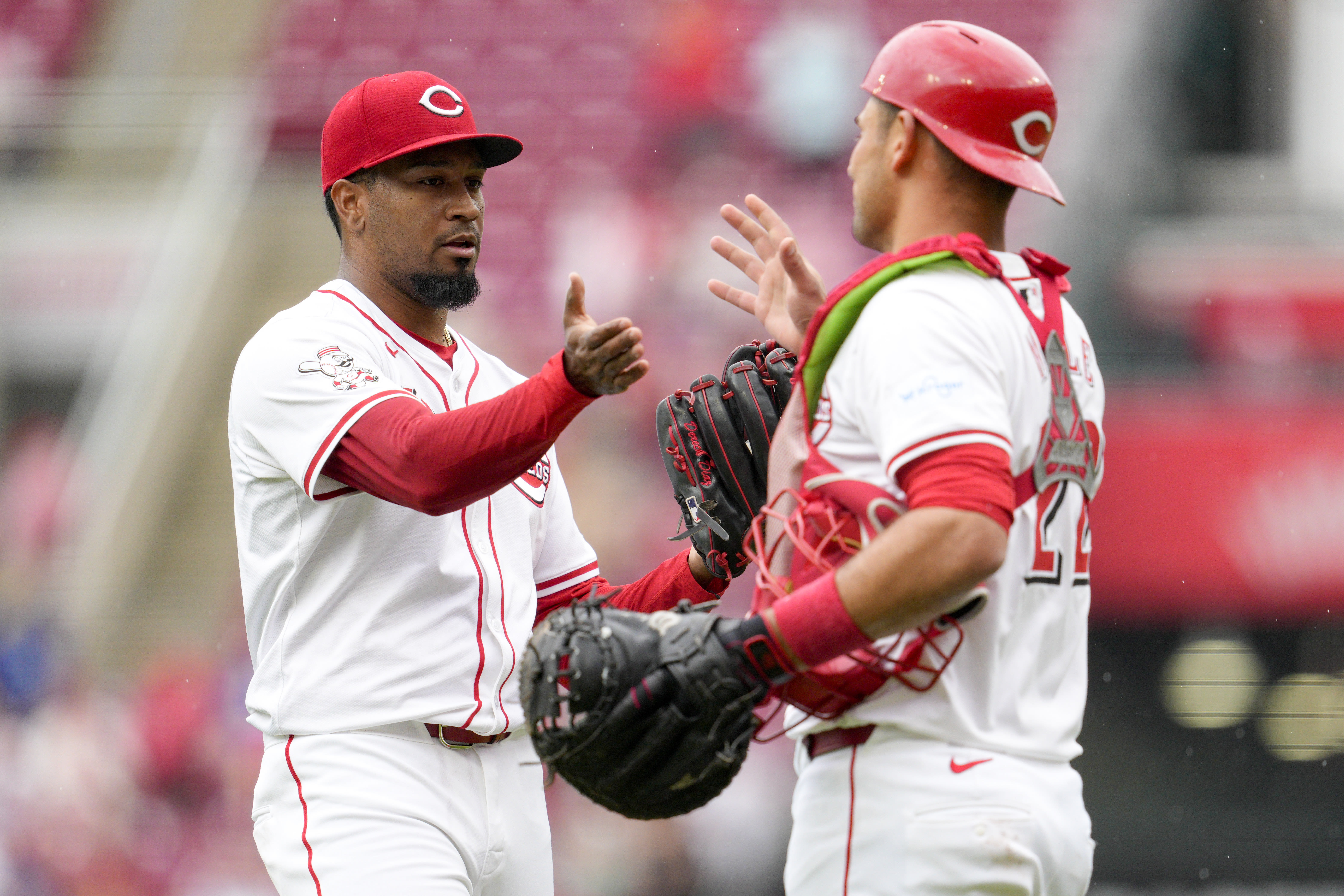 Reds sweep Dodgers with 4-1 win, extending their longest losing streak since 2019 to five