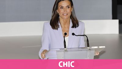 La reina Letizia le confiesa a Belén Esteban que tendrá que pasar por el quirófano