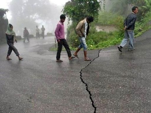 Earthquake today: Tremors of magnitude 4 jolt Kashmir | Today News