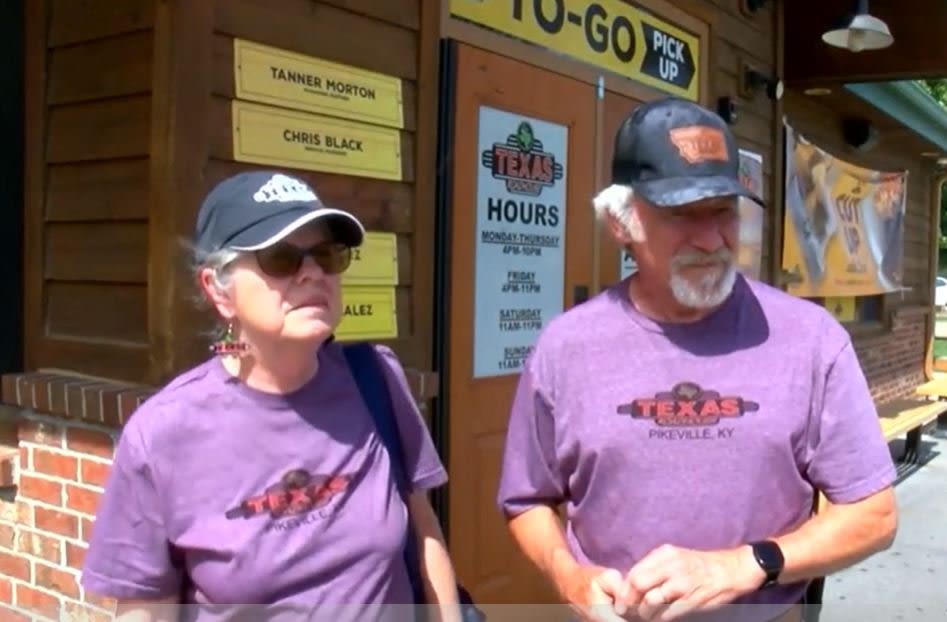 Retired couple traveling across America to eat at different Texas Roadhouse restaurants - ABC17NEWS