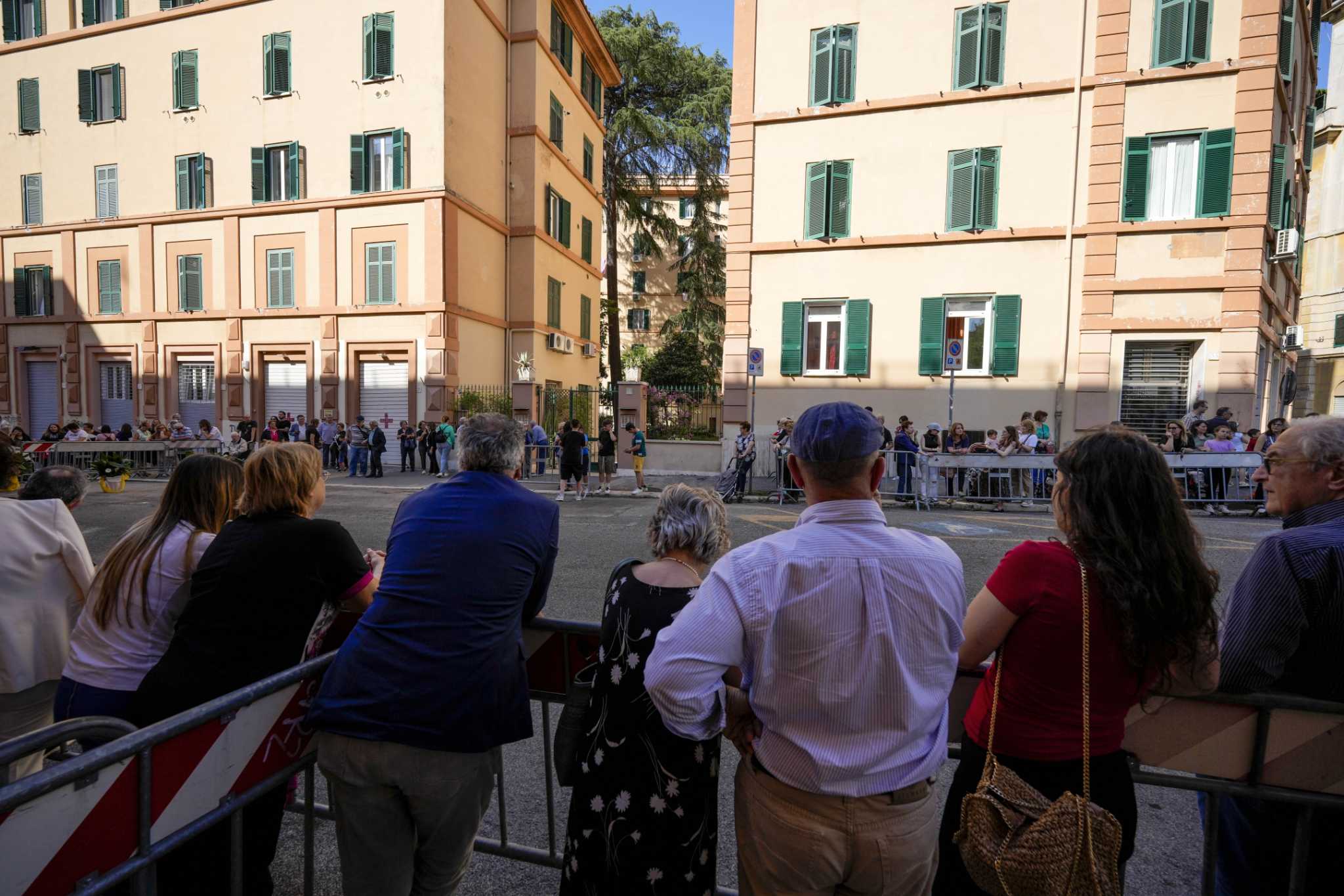 Papal switcheroo as Francis changes plans at last minute to visit different Rome community