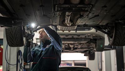 Talleres de automóviles de Castellón con falta de personal y preocupación de futuro: "conforme vayan cerrando talleres por jubilación las listas de espera se irán a varios meses"