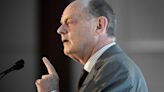 Rex Murphy, a Dominant Pundit on the Right in Canada, Dies at 77