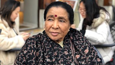 Asha Bhosle criticises women who think of childbearing as a burden