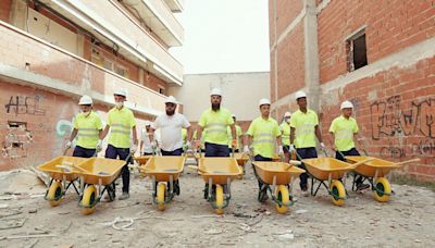 Se buscan ‘albañilas’, pintoras y fontaneras para formar cuadrilla