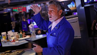 Dow Crosses 40,000 For First Time In History