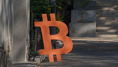 Bitcoin Retreats as Traders Mull Risk of Sales Linked to Mt. Gox