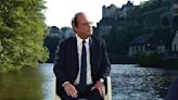 Législatives: pour François Hollande, Emmanuel Macron aurait dû "consulter largement avant de dissoudre"