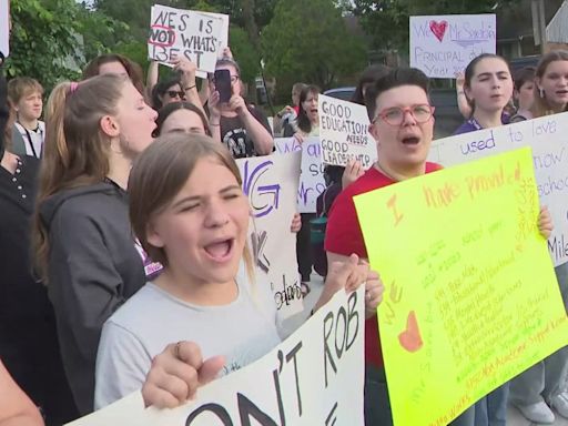 'Mike Miles is dumb': Hundreds of angry parents protest at HISD schools impacted by job cuts