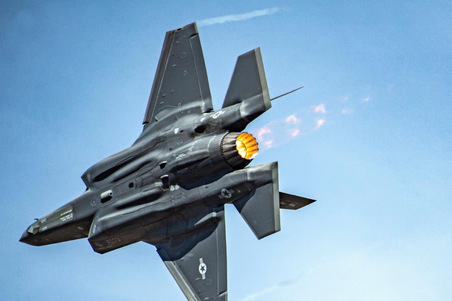 Pilot seriously injured as F-35 crashes at Albuquerque airport