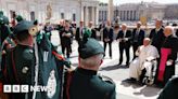 Pope Francis gives thumbs up to Royal Irish Regiment band