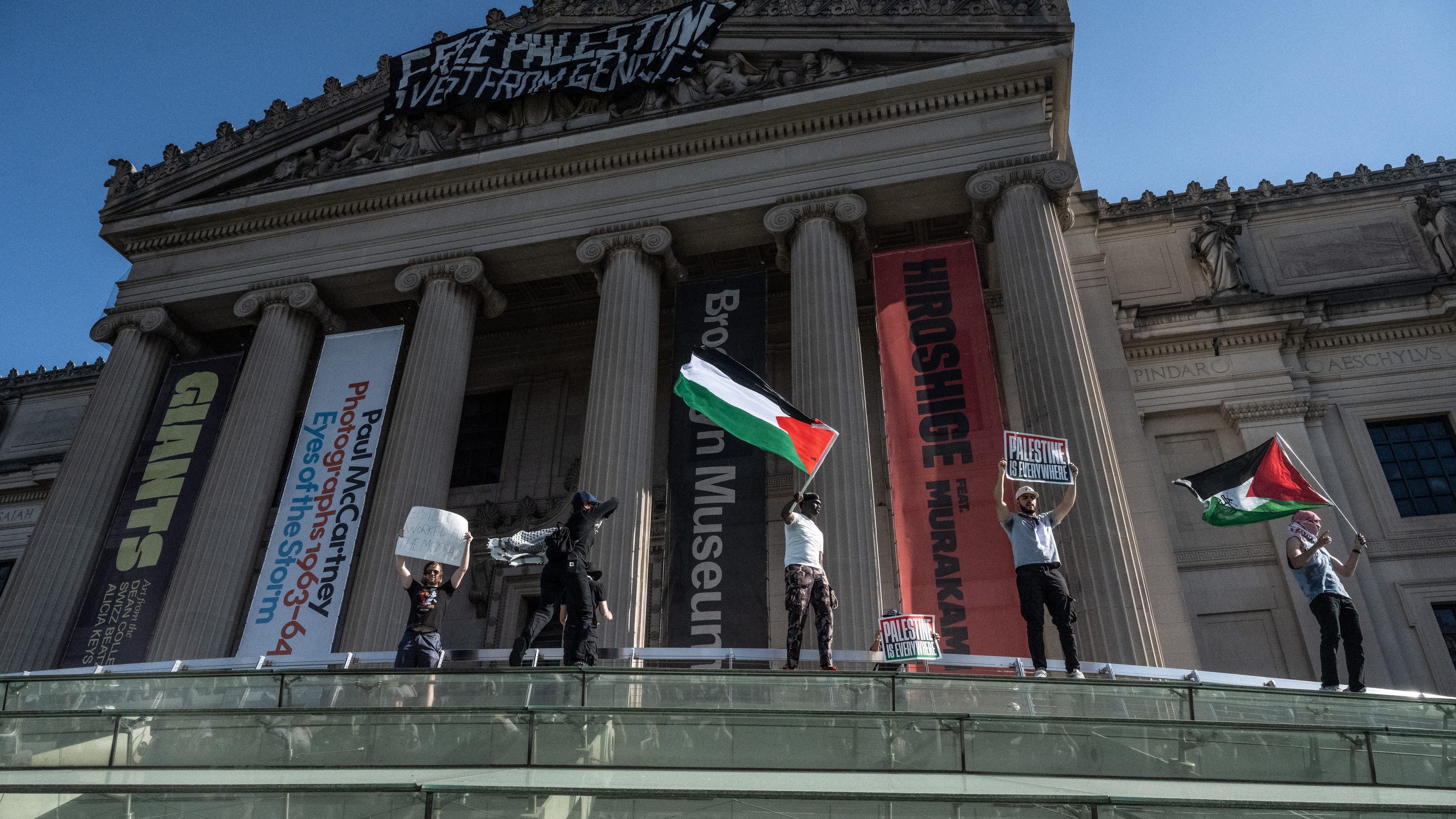 No 'supreme leader' banner hung at Brooklyn Museum protest | Fact check