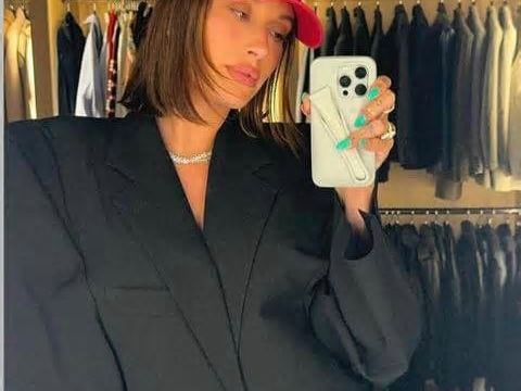 Hailey Bieber y Sharon Fonseca comparten su amor por el ‘blazer oversize’