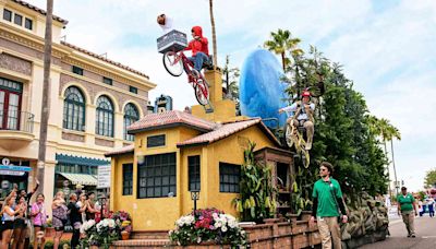 Universal Orlando Spills Secrets Behind the Park's Nostalgic New 'Mega Movie Parade,' a Total '90s Tribute